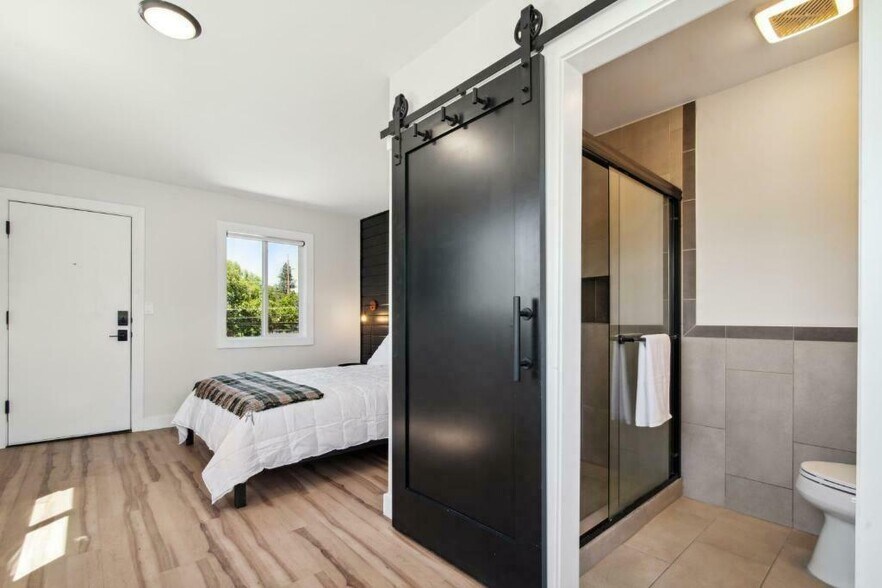 More Photos Of 2359 NE Division St, Bend Hotel For Sale