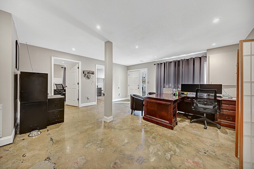 3713 Washington Pike, Knoxville, TN 37917 Light Manufacturing For