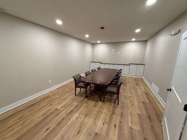 More Photos Of 6717 NE 15th St, Des Moines Warehouse For Lease