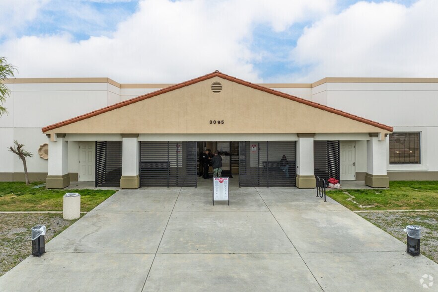 More Photos Of 3095 W Devonshire Ave, Hemet Office For Sale