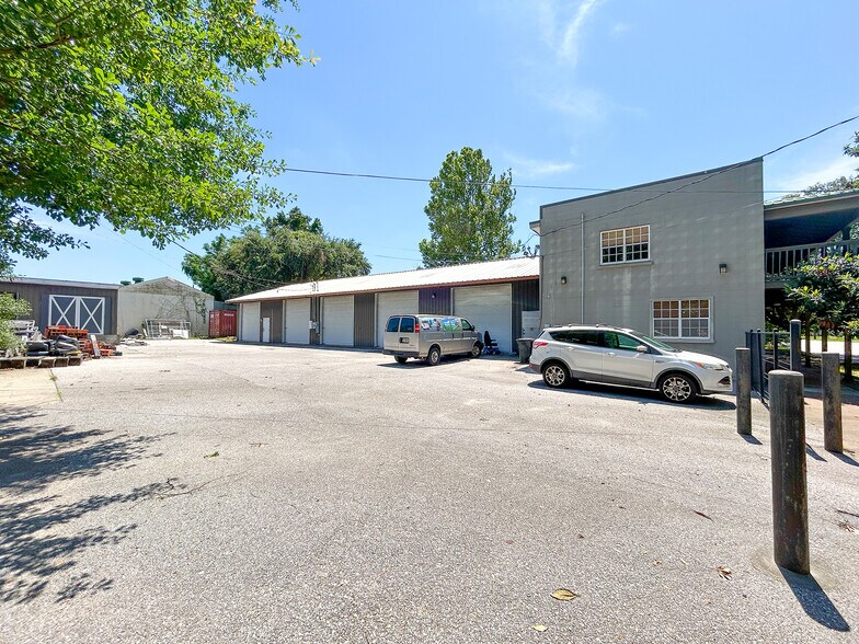 More Photos Of 805 Church St, Mobile Light Distribution For Lease