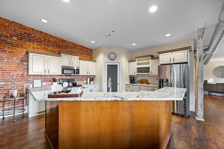 More Photos Of 144 W Liberty St, Wooster Office For Sale