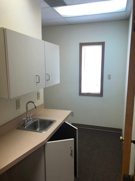 More Photos Of 3725 Kentucky Ave, Indianapolis Medical For Lease