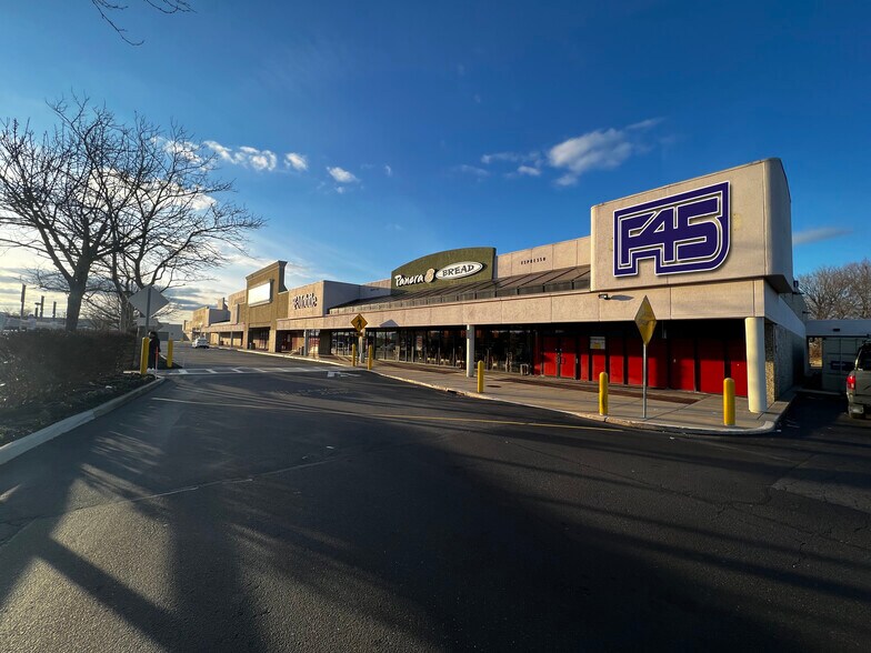 More Photos Of 5147-5151 Sunrise Hwy, Bohemia Unknown For Lease