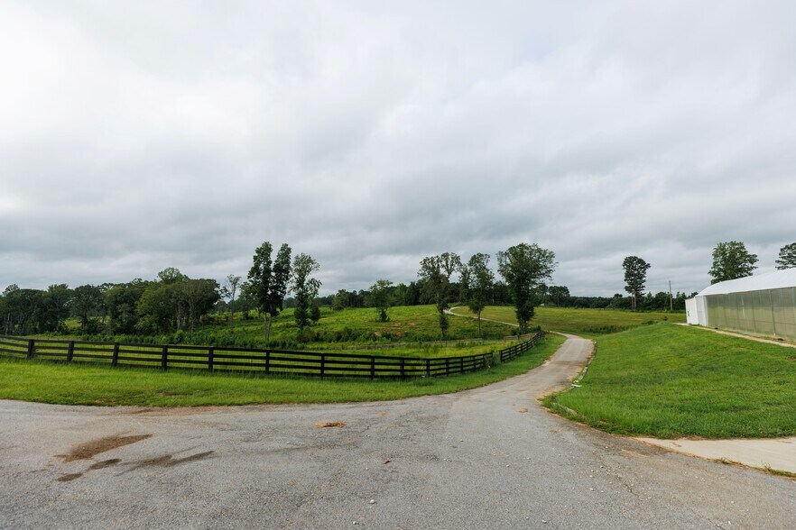 More Photos Of 2199 Roosterville Rd, Roopville Horse Stables For Sale