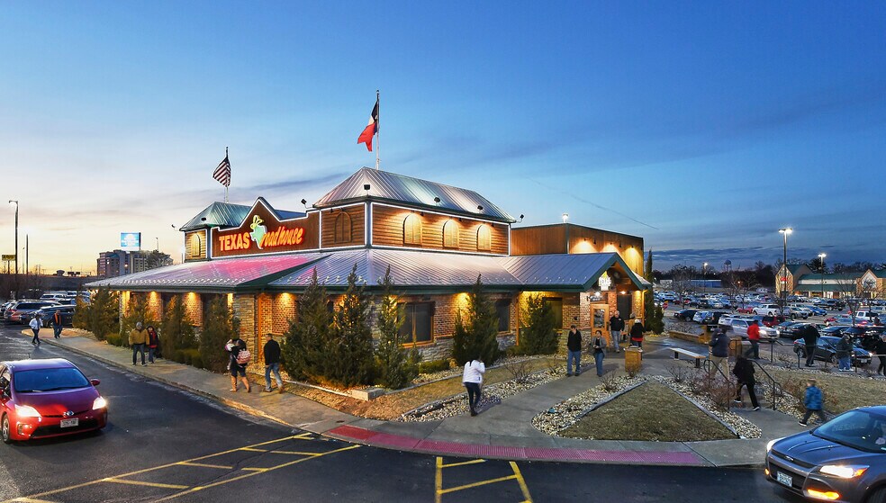 More Photos Of 1301-1355 S 5th St, Saint Charles Unknown For Lease