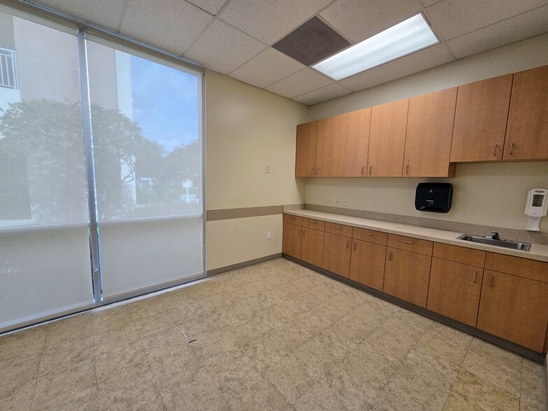 More Photos Of 26740 Towne Centre Dr, Foothill Ranch Medical For Sale