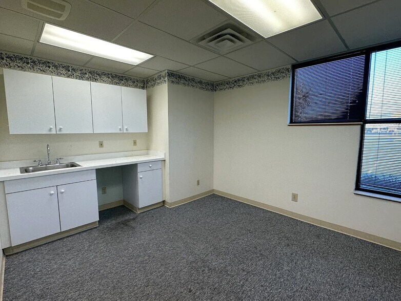 More Photos Of 1555 S Byrne Rd, Toledo Office For Sale