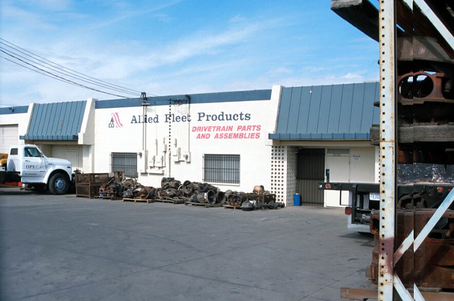 Primary Photo Of 2736 W Palm Ln, Phoenix Manufacturing For Lease