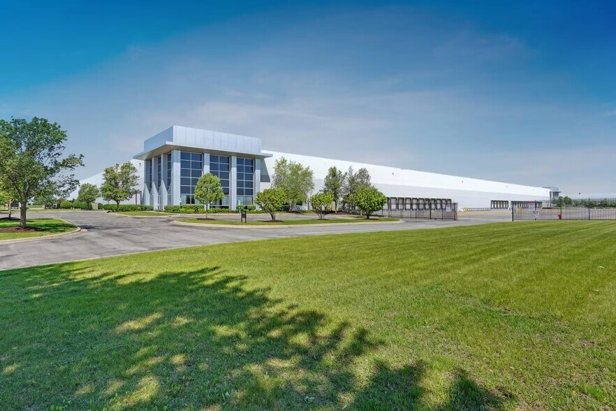 More Photos Of 2301 Ellis Ct, New Lenox Distribution For Lease