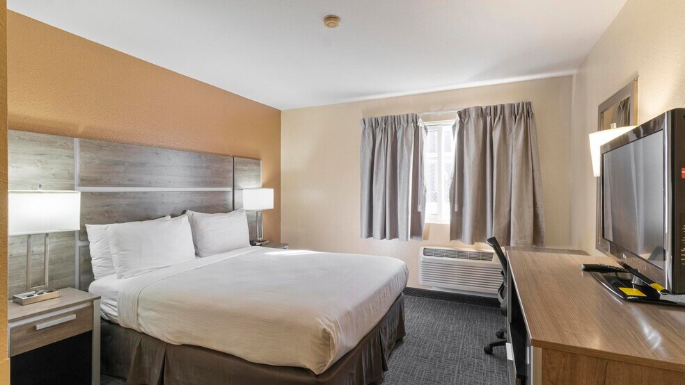 More Photos Of 1509 6th St, Wells Hotel For Sale