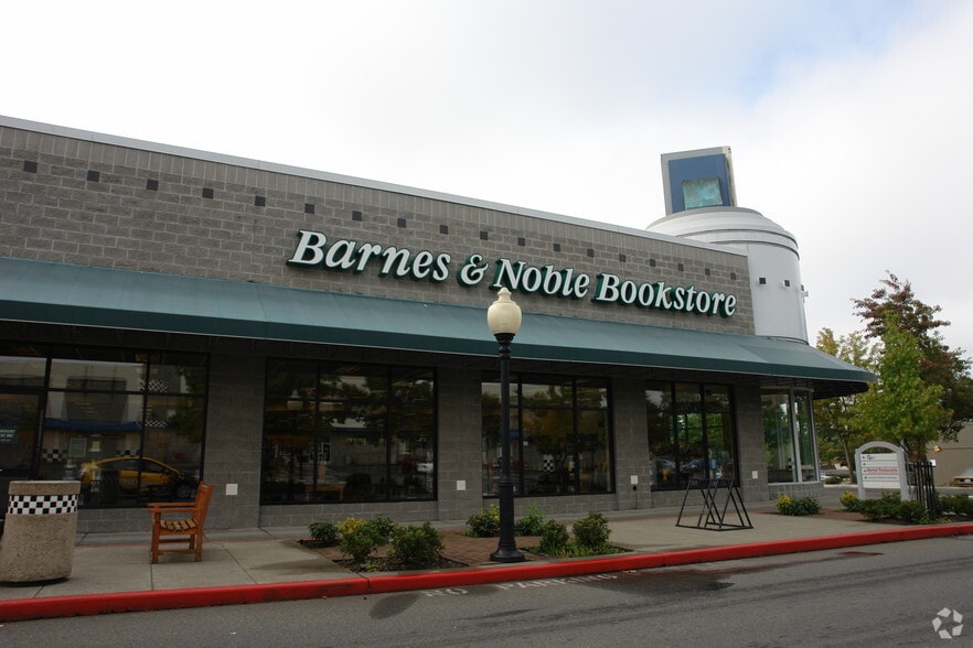 More Photos Of 15600 NE 8th St, Bellevue General Retail For Lease