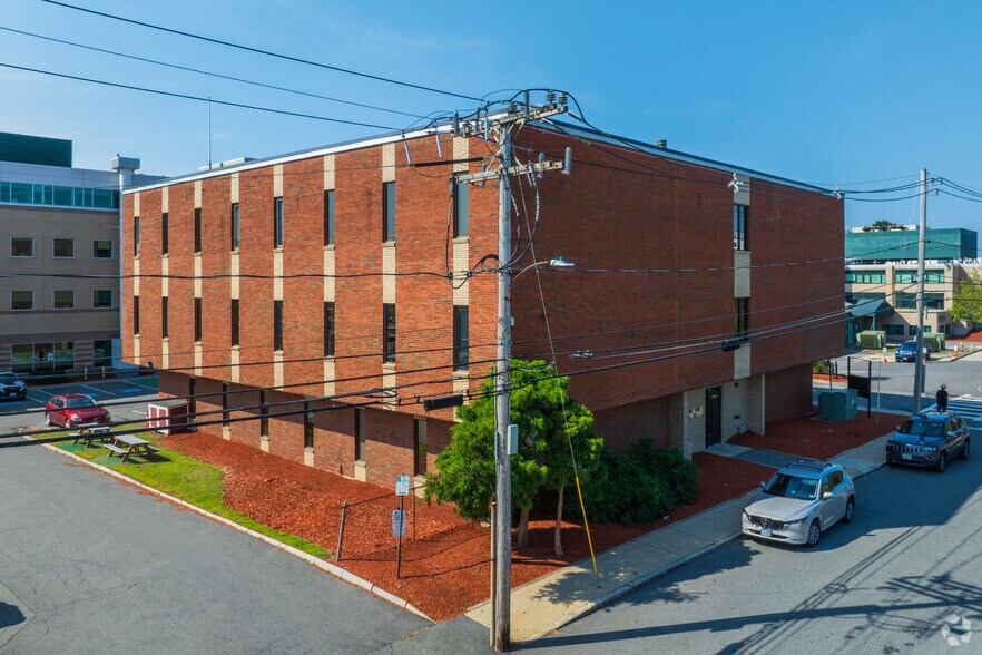 More Photos Of 19 Tyler St, Nashua Medical For Sale