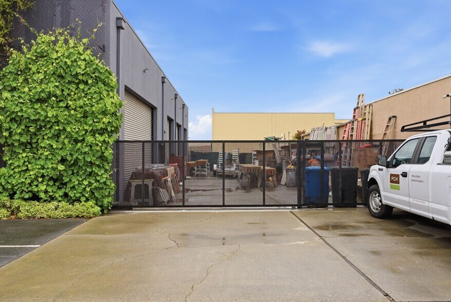 More Photos Of 1401 Old County Rd, San Carlos Manufacturing For Sale