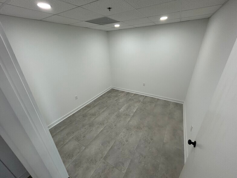 More Photos Of 2501 Commerce Cir, Tarrant Warehouse For Lease