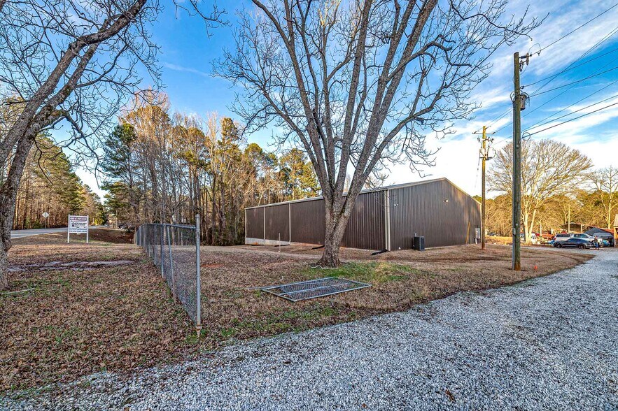 More Photos Of 881 Barnetts Bridge Rd, Jackson Light Distribution For Sale