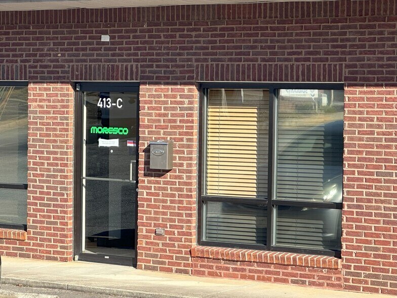 More Photos Of 413 SE Main St, Simpsonville Unknown For Lease