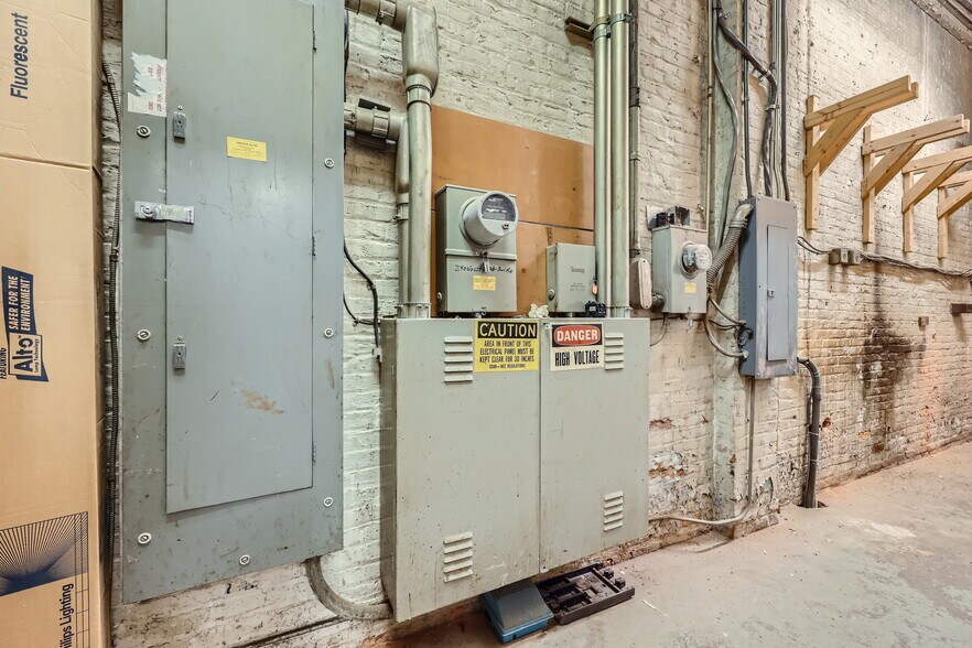 More Photos Of 2224 E Fayette St, Baltimore Warehouse For Lease