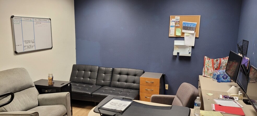 More Photos Of 601 Commerce Dr, Roseville Flex For Lease