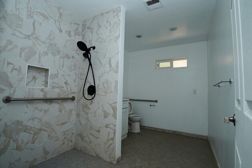 More Photos Of 33716 Hubbard Rd, Acton Flex For Lease