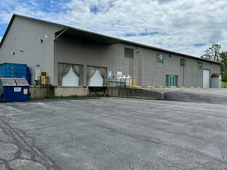More Photos Of 137 Market Way, Mount Pocono Warehouse For Lease