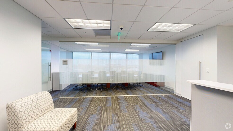 More Photos Of 8910 Purdue Rd, Indianapolis Office For Sale