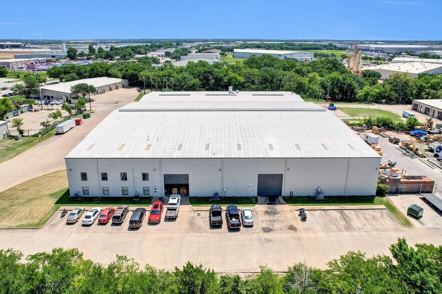 More Photos Of 190 Industrial Blvd, McKinney Manufacturing For Sale