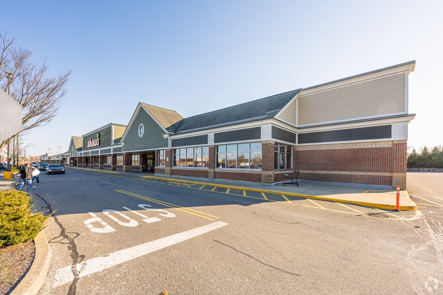 More Photos Of 575-585 Taunton Ave, East Providence Unknown For Lease