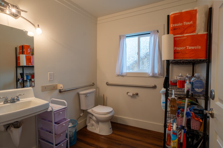 More Photos Of 1528 SE Holgate Blvd, Portland General Retail For Sale