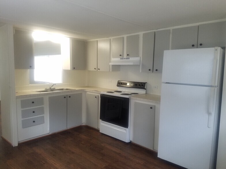 807 Edgemont Ave, Greenville, SC 29617 Manufactured Housing Mobile