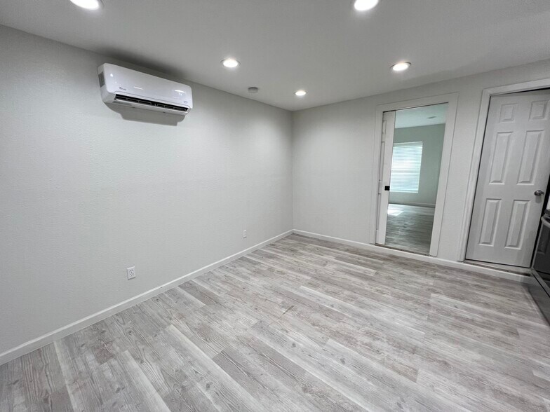 Primary Photo Of 3845 k-ville avenue, Auburndale Apartments For Sale