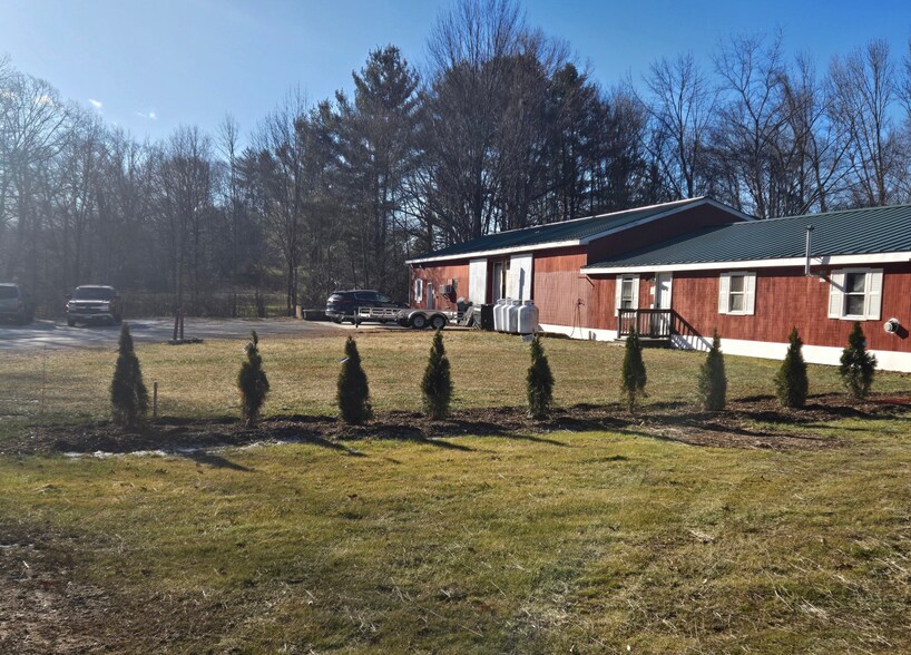 More Photos Of 394 Mashamoquet Rd, Pomfret Manufacturing For Sale