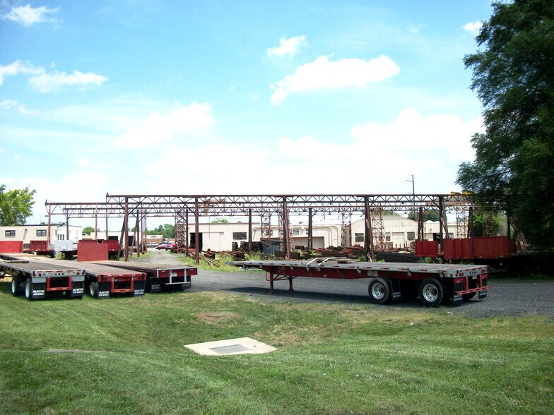 More Photos Of 9129 Euclid Ave, Manassas Warehouse For Lease