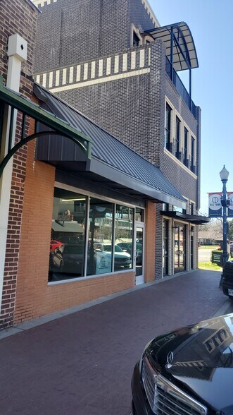 More Photos Of 162 W Main St, Lewisville Storefront Retail Office For Lease