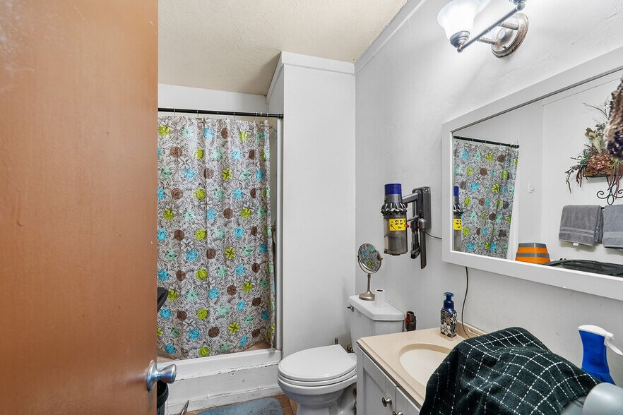 More Photos Of 220 Parker Ave, Rodeo Storefront Retail Residential For Sale
