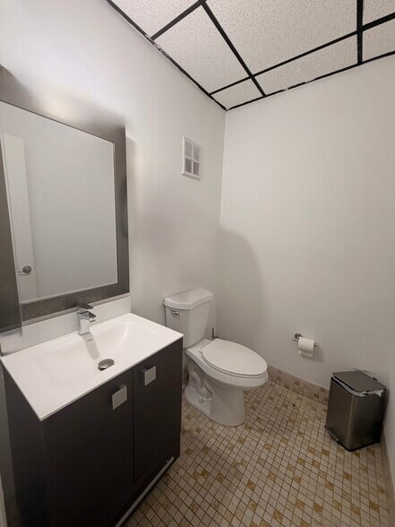 More Photos Of 3090 SW 8th St, Miami Freestanding For Lease