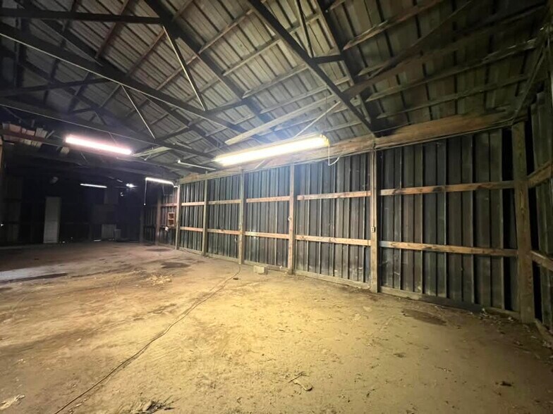 More Photos Of 2340 Oxford State Rd, Middletown Auto Repair For Lease