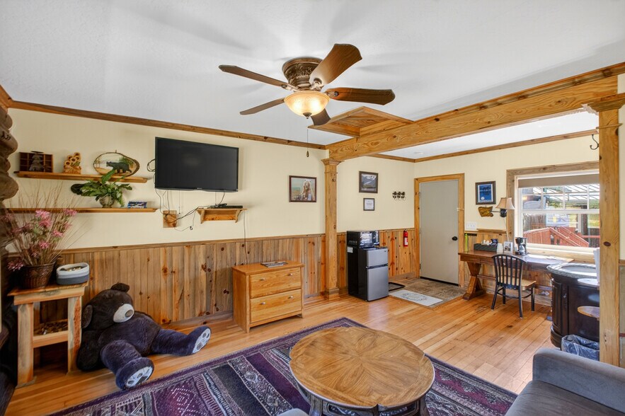 More Photos Of 1258 Highway 141, White Salmon Hospitality For Sale