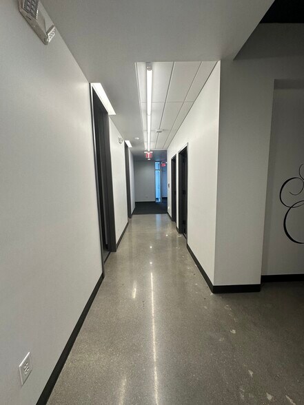 More Photos Of 815-843 N 98th St, Omaha Storefront Retail Office For Lease