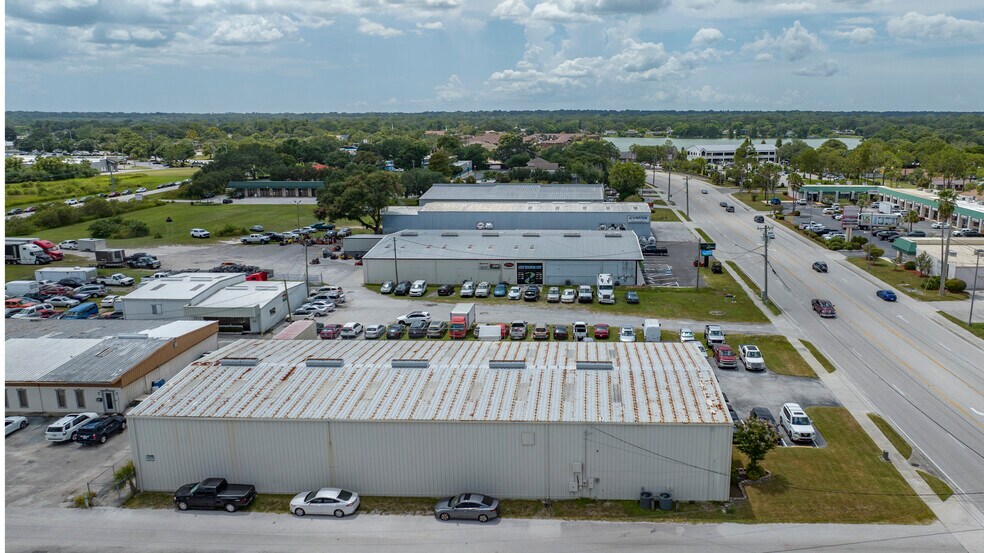 More Photos Of 2101 E Edgewood Dr, Lakeland Showroom For Lease
