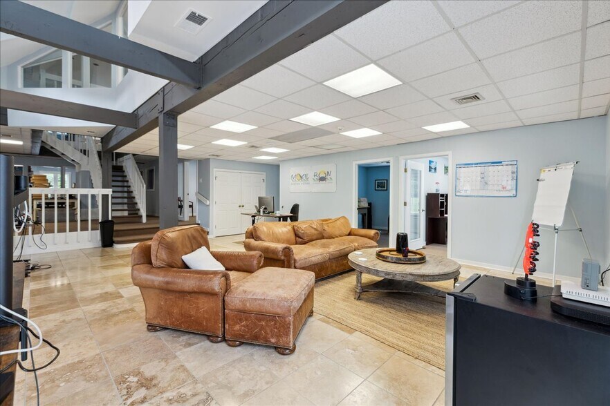 More Photos Of 10 Mystic Ln, Malvern Loft Creative Space For Sale
