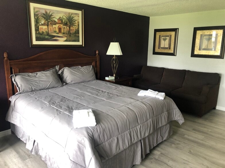 More Photos Of 2050 E Irlo Bronson Memorial Hwy, Kissimmee Hotel For Sale