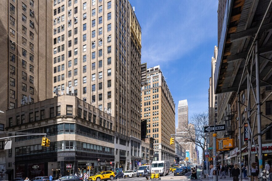 More Photos Of 352 Seventh Ave, New York Office For Lease