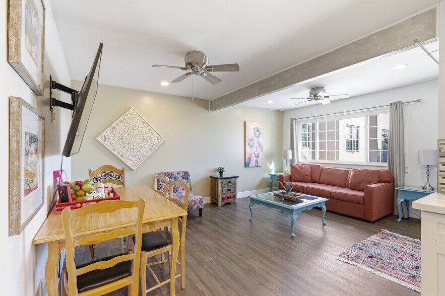 More Photos Of 1544 Chalcedony St, San Diego Apartments For Sale