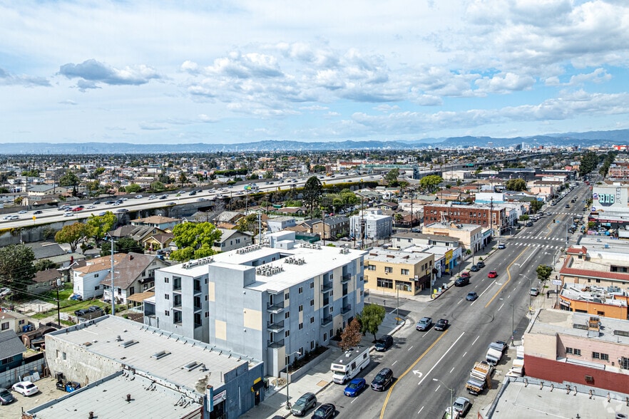 More Photos Of 300 W 60th St, Los Angeles Apartments For Sale