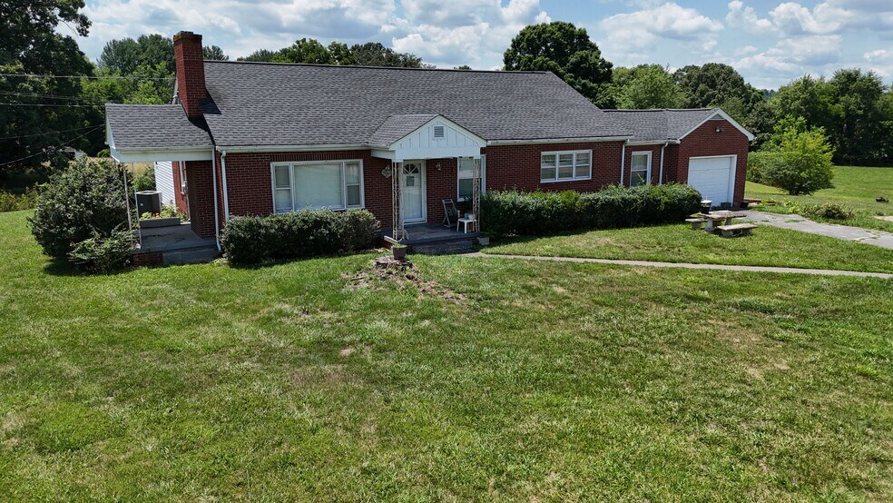 More Photos Of 5207 N Roan St, Gray Specialty For Sale