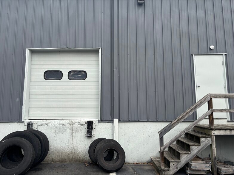More Photos Of 40 Mead St, Seekonk Warehouse For Lease