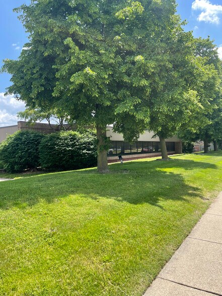 More Photos Of 42700 Schoenherr Rd, Sterling Heights Medical For Lease