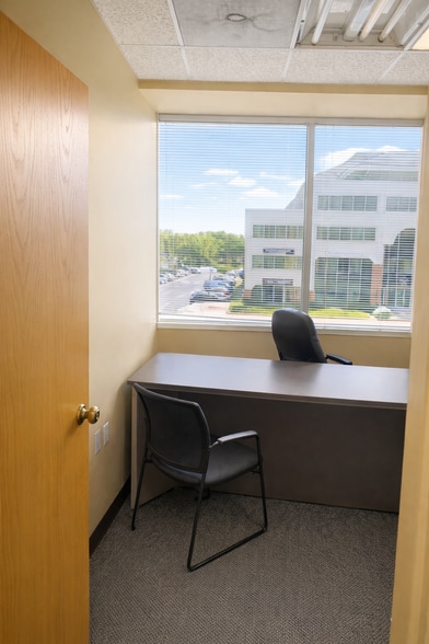 More Photos Of 20 Pidgeon Hill Dr, Sterling Medical For Lease