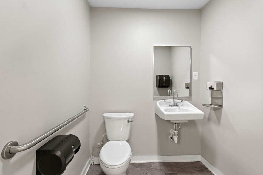 More Photos Of 1712-1714 Findlay Rd, Lima Office For Lease